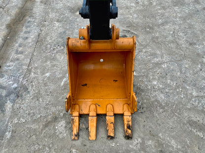 บุ้งกี๋ 4 เล็บของรถขุด Komatsu PC28UU-2E