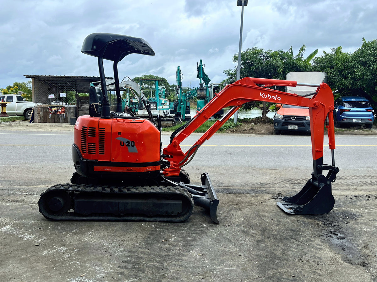 Kubota U-20 - มุมด้านข้างอีกฝั่ง