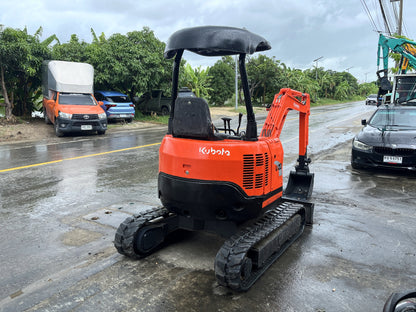 Kubota U-20 - มุมหลังเฉียงอีกฝั่ง
