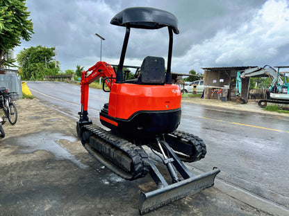Kubota U-20 - มุมหลังเฉียงด้านหนึ่ง